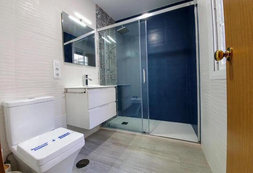 اتاق اکونومی, Triana Luxury Home