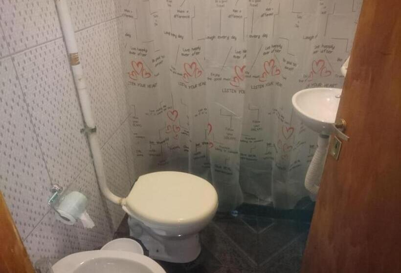 Habitación Cuádruple Clásica, Alojamiento De La Abu