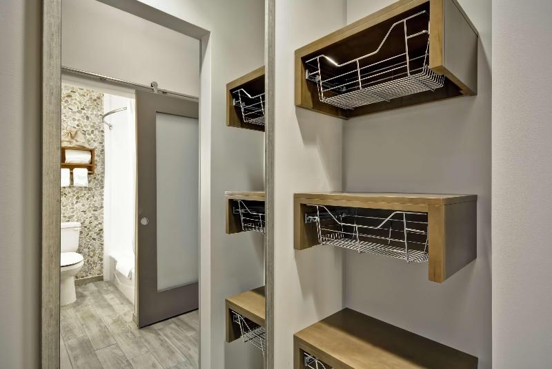 شقة غرفتين, Atherton Blue Gum