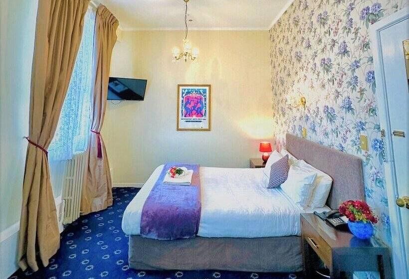 Quarto Estandar, The Esplanade