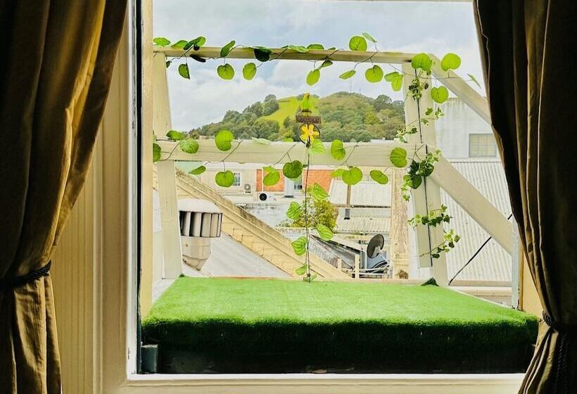 Quarto Estandar, The Esplanade