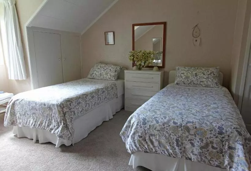 Standard-huone Puutarhanäkymä, Jacaranda Lodge