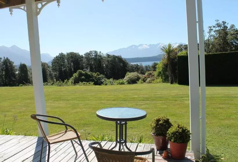 اتاق استاندارد با چشم‌انداز دریاچه, Murrells Grand View House