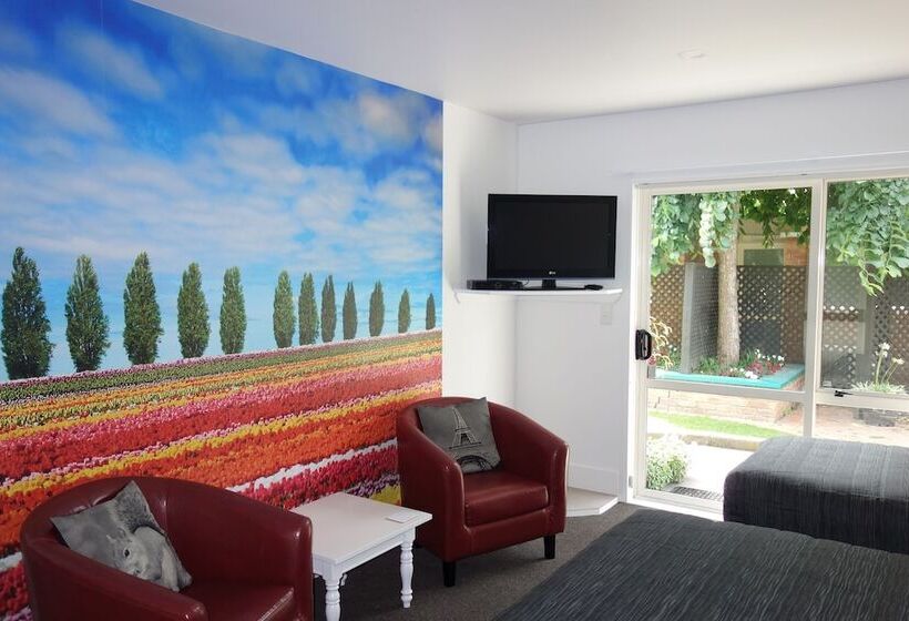 استودیوی استاندارد, Northwood Motor Lodge