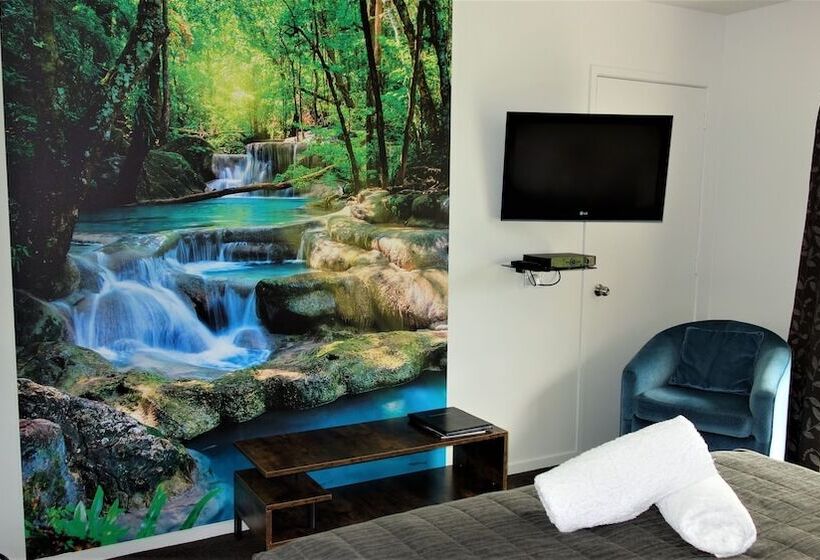 استودیوی استاندارد, Northwood Motor Lodge