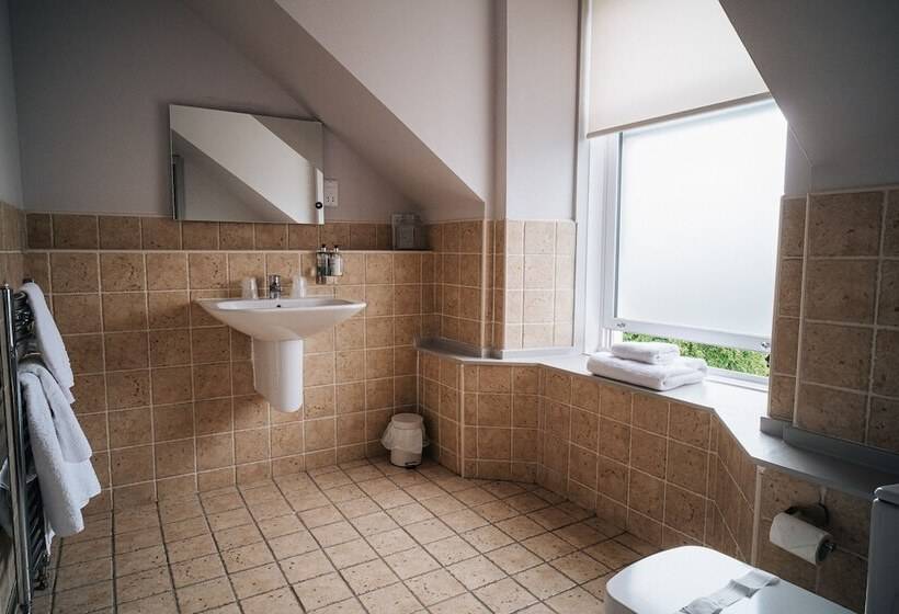 חדר קלאב, Number 10