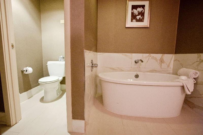 חדר קלאב, Number 10