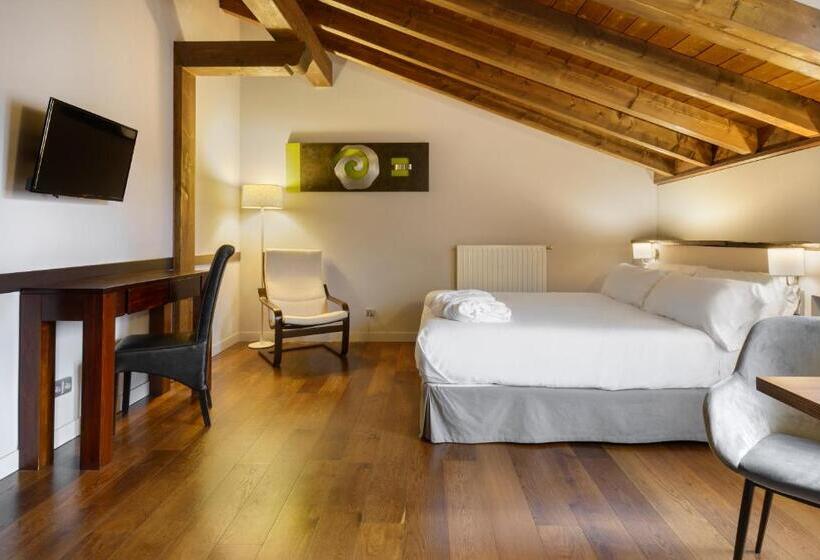 주니어 스위트, Rural Iribarnia