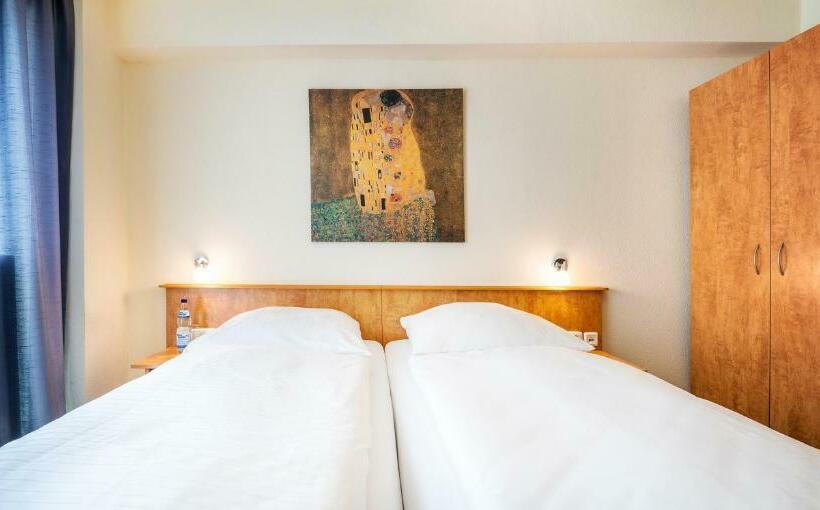 اتاق استاندارد سه نفره, Schroeders City Style