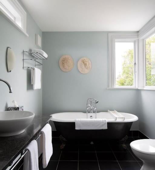 חדר סופריור, The Martinborough