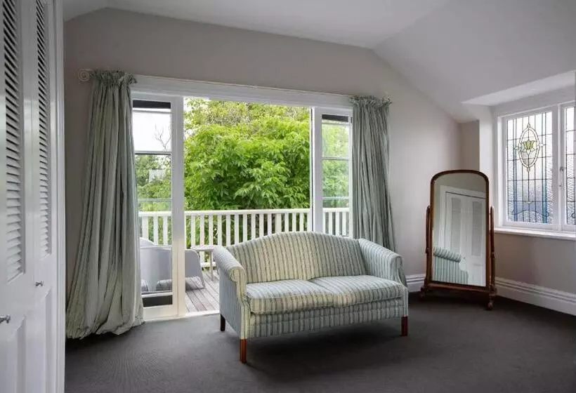 スーペリアールーム, The Martinborough