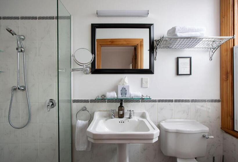 חדר בסיסי, The Martinborough