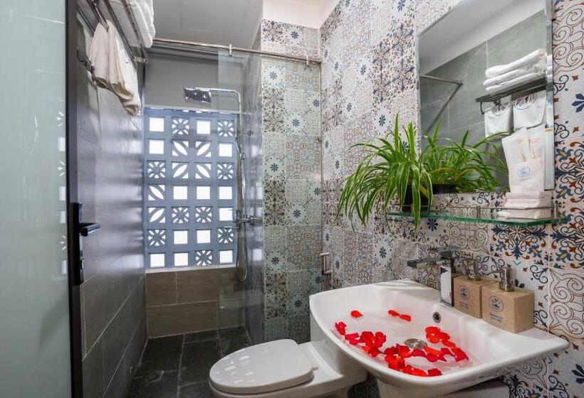 اتاق لوکس با بالکن, Hai Dao Hoi An Villa