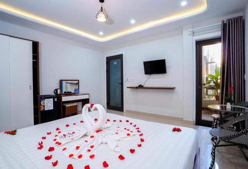 اتاق لوکس با بالکن, Hai Dao Hoi An Villa
