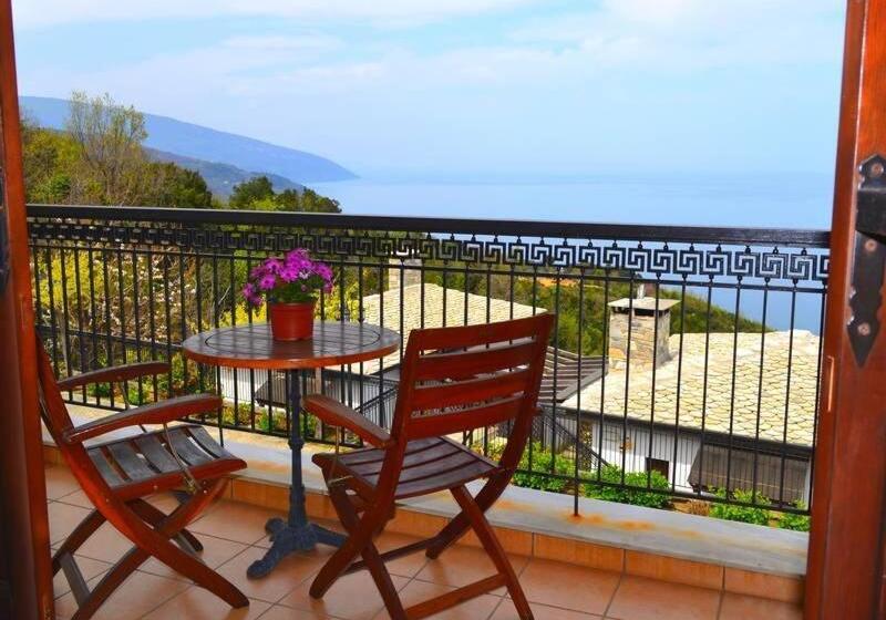 דירת חדר נוף לים, Aglaida