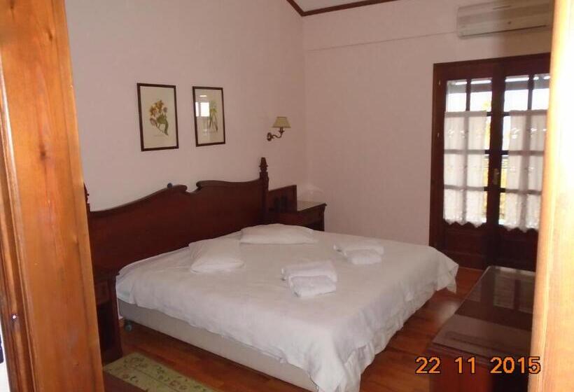 חדר משפחתי, Aglaida