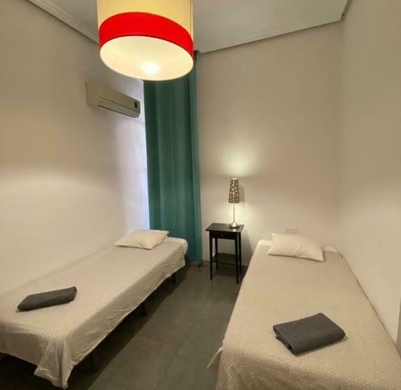 اتاق استاندارد با سرویس بهداشتی مشترک, Barbieri Sol Hostel