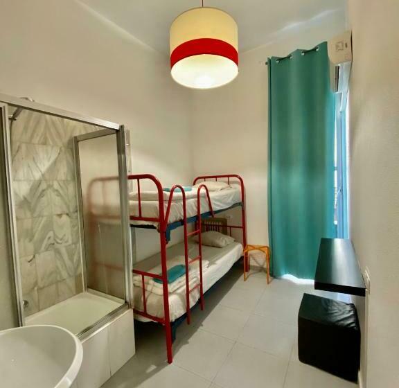 اتاق استاندارد با سرویس بهداشتی مشترک, Barbieri Sol Hostel