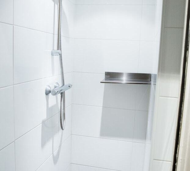 اتاق استاندارد با سرویس بهداشتی مشترک, The Flying Pig Uptown