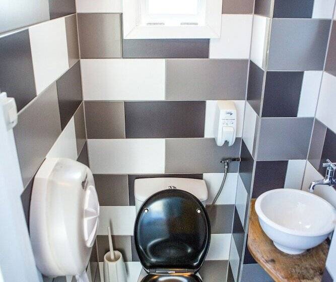 اتاق استاندارد با سرویس بهداشتی مشترک, The Flying Pig Uptown