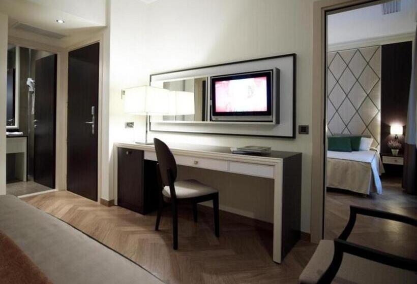 חדר משפחתי מקשר, Menelaion