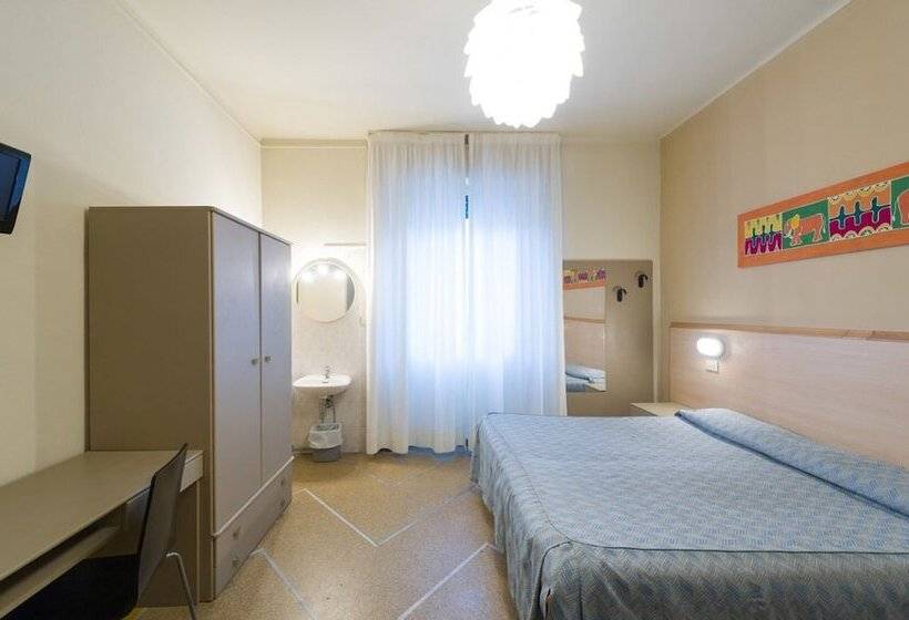 اتاق استاندارد سه تخته با سرویس بهداشتی مشترک, Moderno