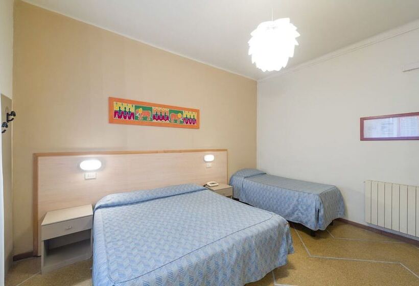 اتاق استاندارد سه تخته با سرویس بهداشتی مشترک, Moderno