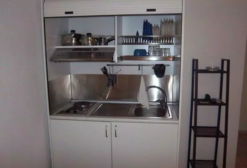 スタンダードスタジオ, Milos Apartments