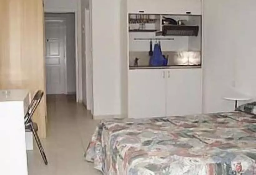 エコノミーワンルーム, Milos Apartments