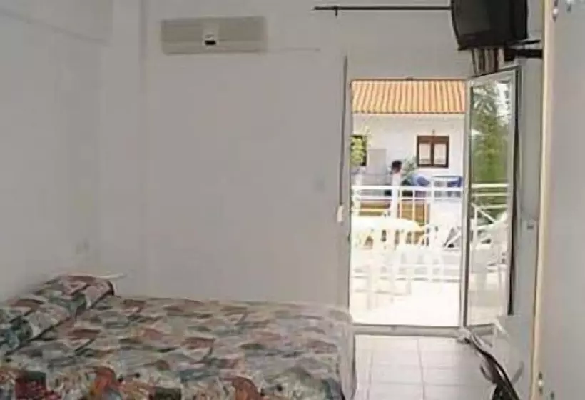 エコノミーワンルーム, Milos Apartments