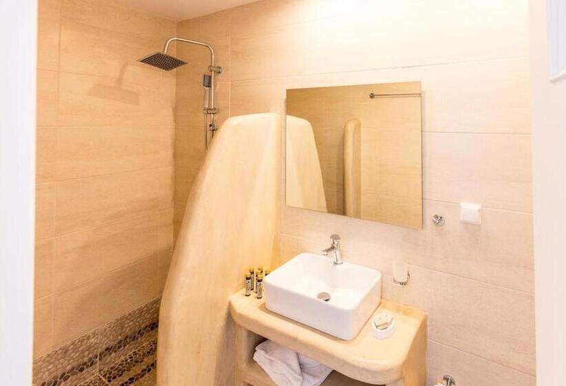 غرفة سوبيريور مطلّة علي البحر, Selini