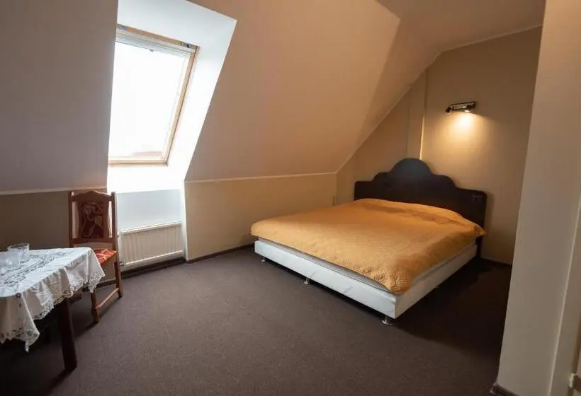 اتاق استاندارد, Aiakeskuse Hostel