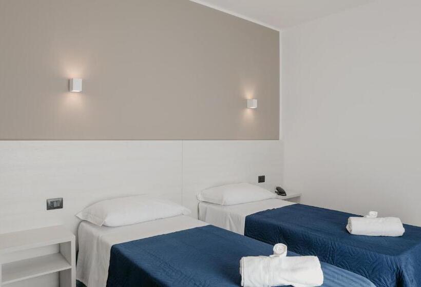 اتاق استاندارد چهارنفره با بالکن, Residence Vazzieri