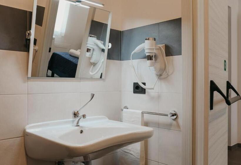 اتاق استاندارد با تخت بزرگ برای معلولان, Residence Vazzieri