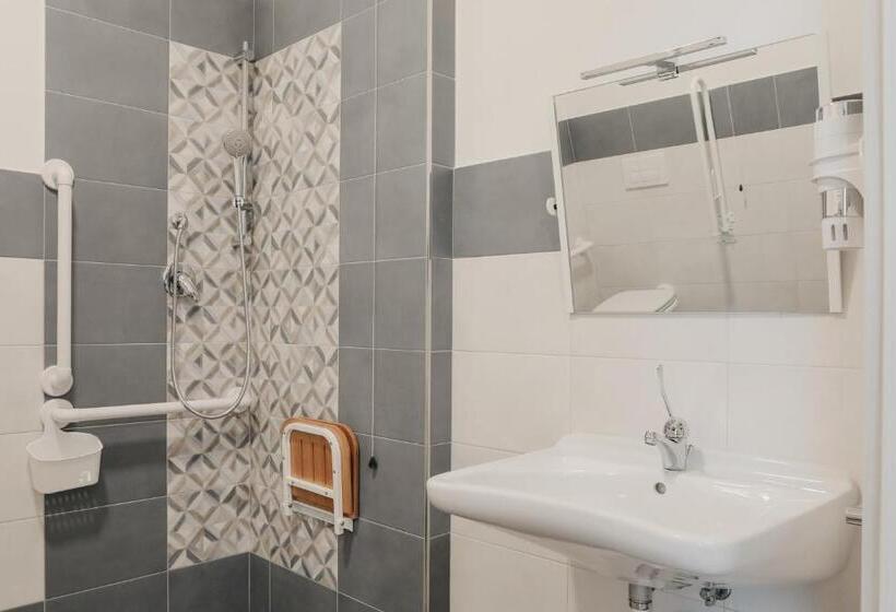 اتاق استاندارد با تخت بزرگ برای معلولان, Residence Vazzieri