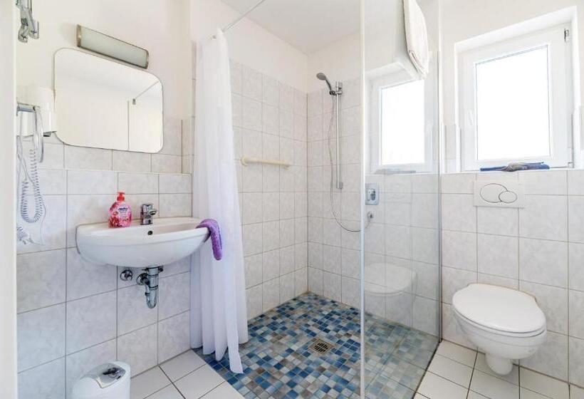 Quarto Estandar, Am Kirchplatz