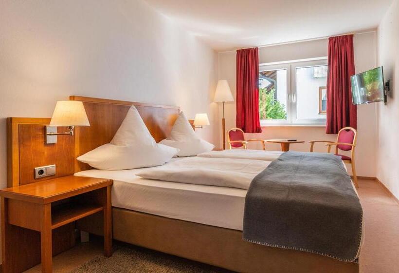 Quarto Estandar, Am Kirchplatz