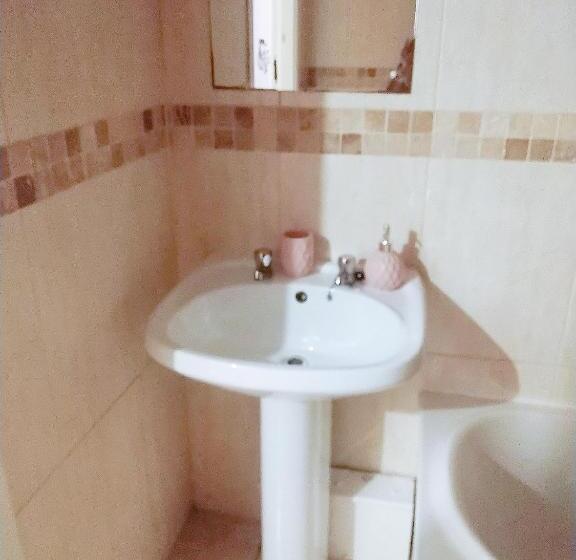 Номер Стандарт Совместная Ванная, Cosyroom Close To University Of Bradford And City Centre