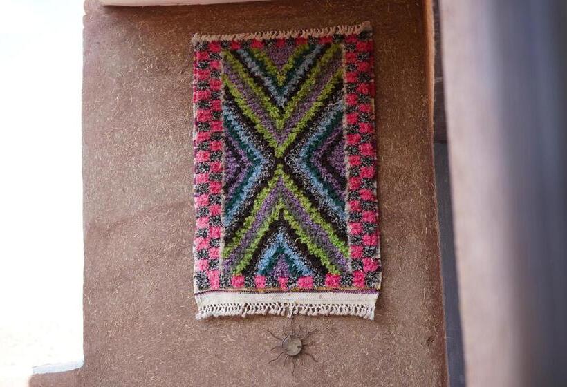 اتاق استاندارد سه تخته با سرویس بهداشتی مشترک, Chez Imnir