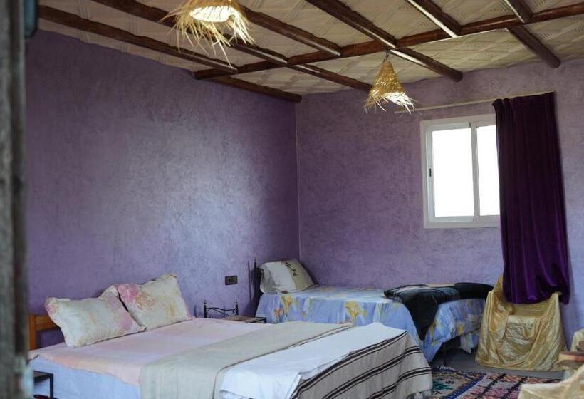 اتاق استاندارد سه تخته با سرویس بهداشتی مشترک, Chez Imnir