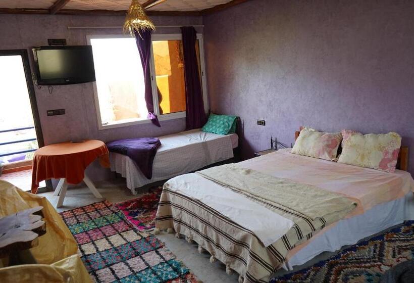 اتاق استاندارد سه تخته با سرویس بهداشتی مشترک, Chez Imnir