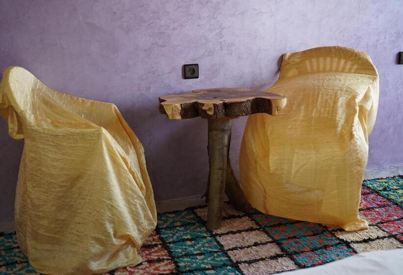 اتاق استاندارد سه تخته با سرویس بهداشتی مشترک, Chez Imnir