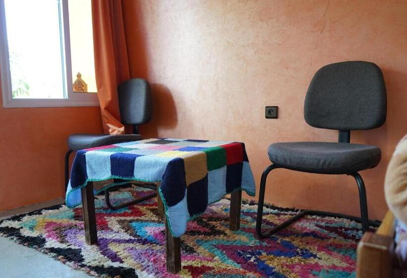 اتاق لوکس, Chez Imnir