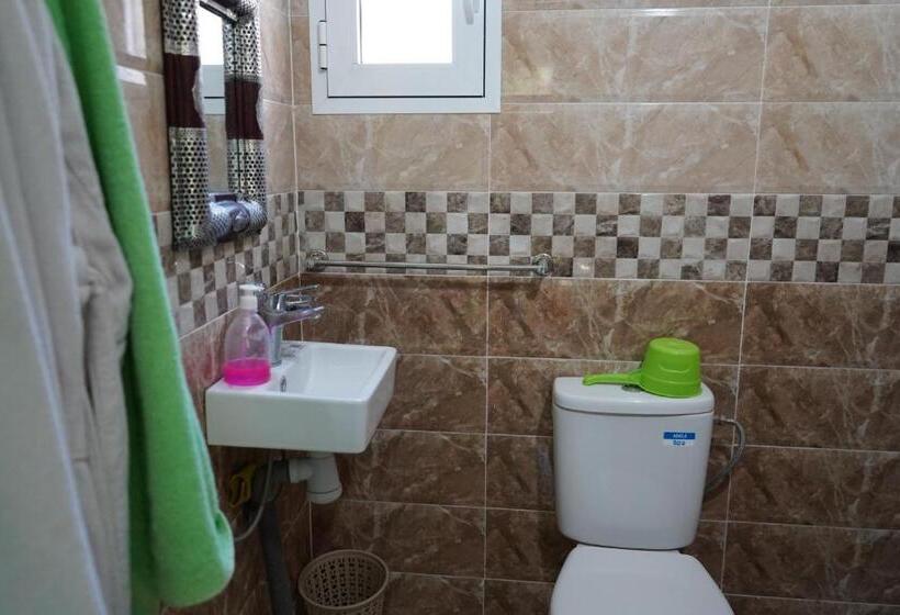 اتاق لوکس, Chez Imnir