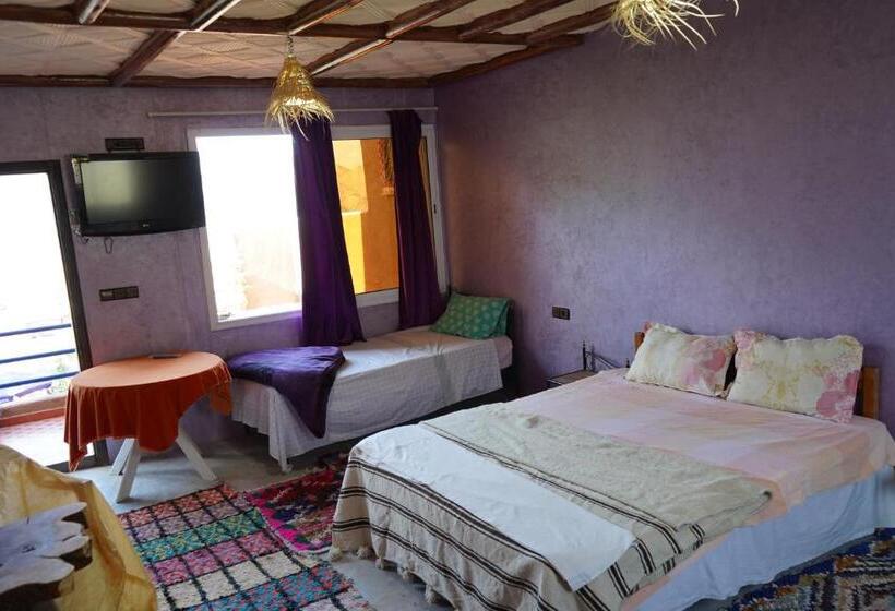 اتاق استاندارد سه تخته با سرویس بهداشتی مشترک, Chez Imnir