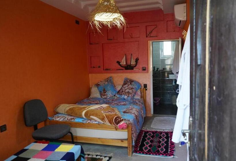 اتاق لوکس, Chez Imnir