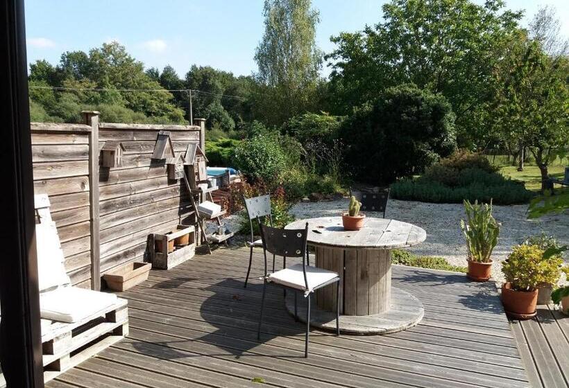 חדר סטנדרט נוף לגינה, Chambre D Hôtes La Thibaudière