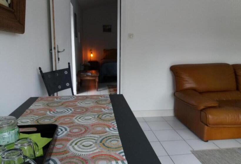 Номер Стандарт Вид на Сад, Chambre D Hôtes La Thibaudière