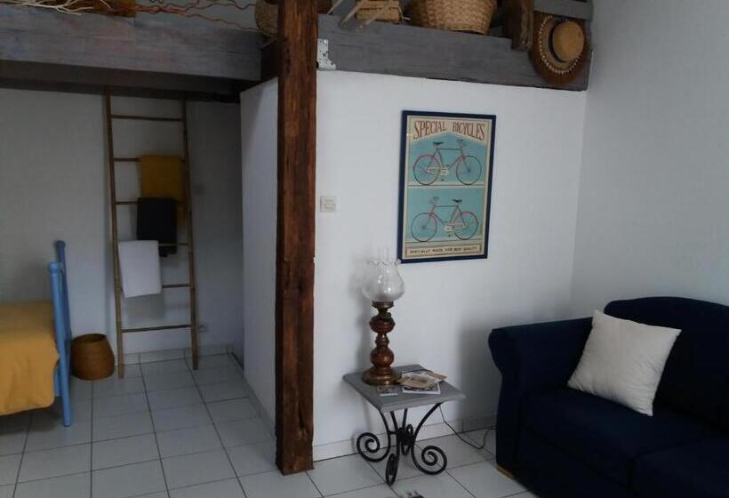 Номер Стандарт Вид на Сад, Chambre D Hôtes La Thibaudière