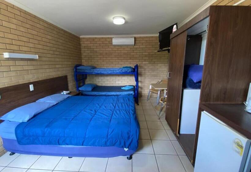 Номер Стандарт Трехместный, Grand Hotel Motel